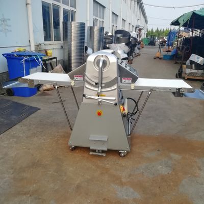 Neem je bakken naar een hoger niveau met onze deegrolmachine.