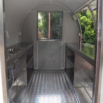 CE-goedgekeurde mobiele foodtruck aanhangwagen met een hoge productiviteit en 2300*1750*2100mm grootte