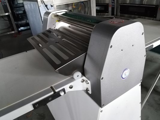 Professionele automatische tafeltop pizza croissant broodmachine voor bakkerij