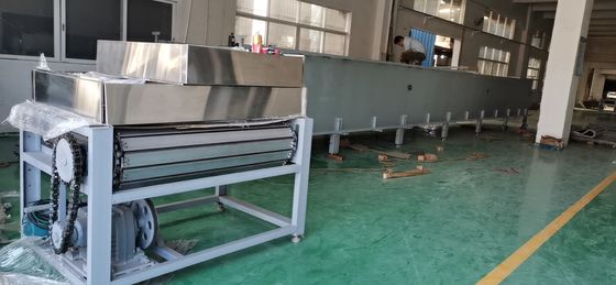 Gebruikersvriendelijke tunneloven voor het toasten van pitabrood in industriële bakkerijen