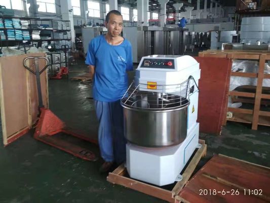 Industriële hotels Deegmixer Planetary Spiral Bread Kneader Machine voor het mengen van deeg