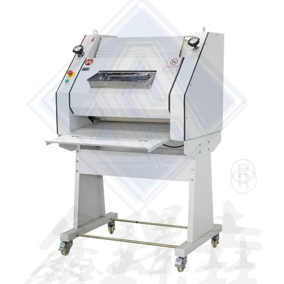 Baguette maken van deeg rollende moldermachine voor bakkerij Capaciteit 50-1200 gram/stuk