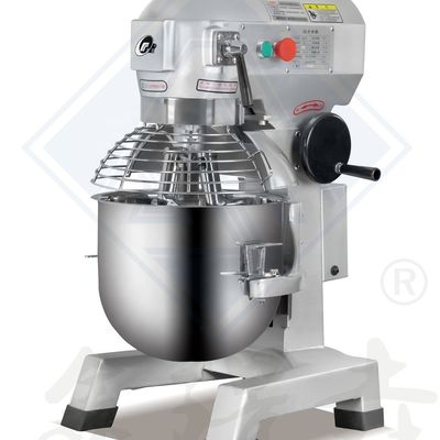 Industriële kookmixer met een schaal van roestvrij staal en een aanhangsel voor een pasta-machine