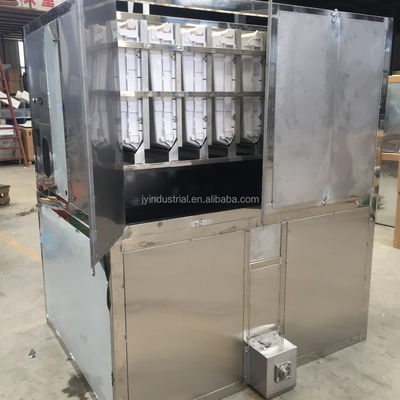 Industriële 2-tonnen kubus-ijsmaker met een capaciteit van 160 kg/dag en R134a/R404A koelmiddel