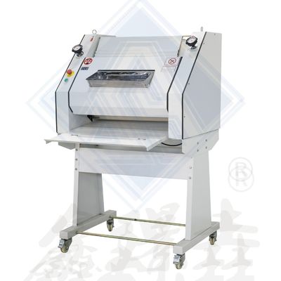 Professionele baguette- / Franse broodvormmachine met een capaciteit van 50-1200 gram per stuk