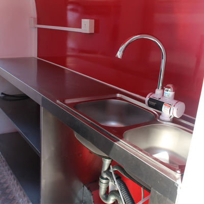 Een handige L380 x W160 x H235cm elektrische foodtruck ideaal voor straat snacks en donuts