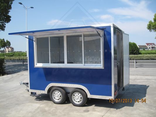Elektrische mobiele voedselkar met rollende keuken en reserveonderdelen na service
