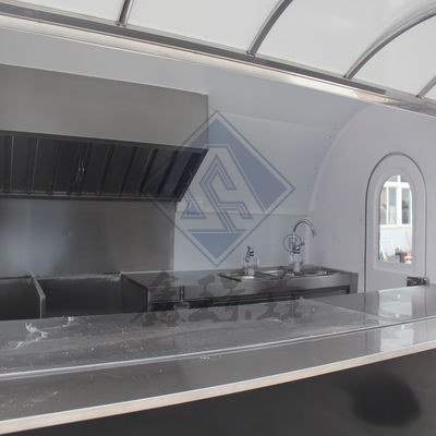 Outdoor Street Vending Double Axles Customized Food Snack Truck met apparatuur