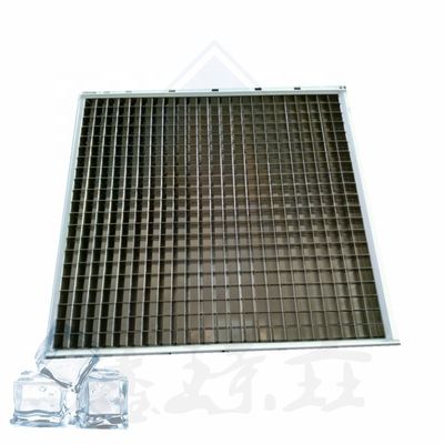Productie van ijs met een commerciële kubus-ijsmachine en een industriële verdamper van 21*23