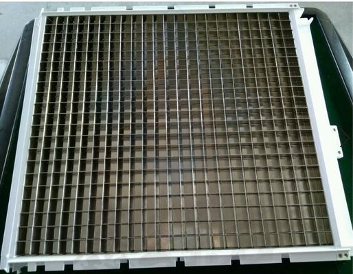 Productie van ijs met een commerciële kubus-ijsmachine en een industriële verdamper van 21*23