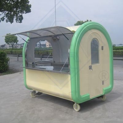Outdoor mobiele foodtruck functie snackmachines functie voedsel leveren