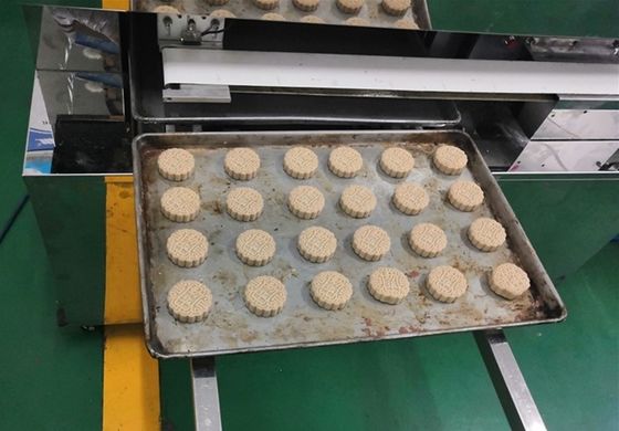 Werkcapaciteit 20-135pcs/min SS304 Mochi ijscreme PLC Control Incrusting Machine