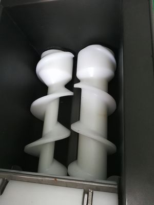 Double Colors Biscuits Mochi Ice Cream Filling Machine JY-868 PLC Makkelijk te bedienen 3 Hopper