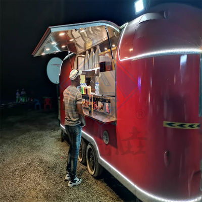 Op maat gemaakte foodtruck met een enkele of dubbele as met gegalvaniseerd staal en maïs