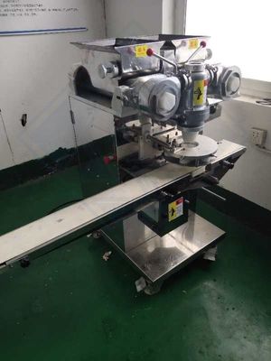 Multi-head incrustatie- en co-extruderingsmachine voor het vullen van koekjes