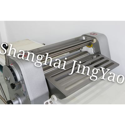 Professionele deegrolplaat voor het bakken van knapperig gebak 2430*880*1230MM Grootte