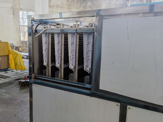 Grote 5 ton waterkoeling commerciële kubus ijsmachine met 220V spanning vraag