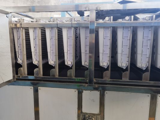Grote 5 ton waterkoeling commerciële kubus ijsmachine met 220V spanning vraag