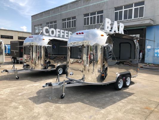 Road Wheel Hotdog Cart Mobile Food Truck Trailer met en volledig uitgerust restaurant