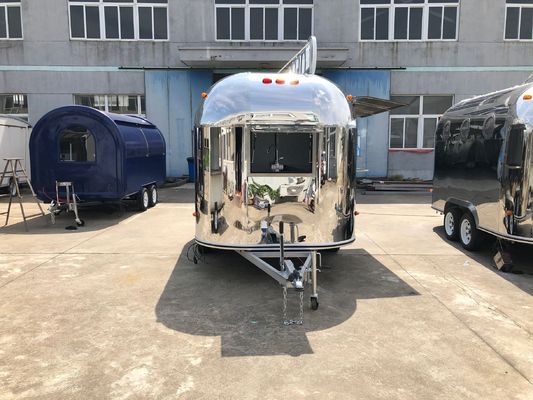 Road Wheel Hotdog Cart Mobile Food Truck Trailer met en volledig uitgerust restaurant
