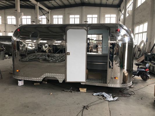 Road Wheel Hotdog Cart Mobile Food Truck Trailer met en volledig uitgerust restaurant