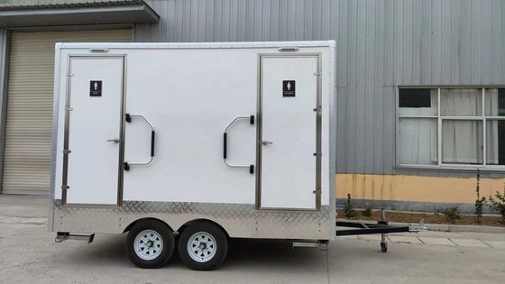 Staal draagbare 2 stand openbare toilet trailer voor commercieel en mobiel gemak