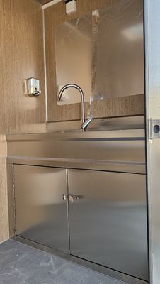 Outdoor aangepaste kleuren draagbare mobiele toilettrailer voor openbaar gemak