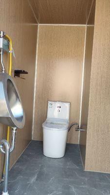 Outdoor aangepaste kleuren draagbare mobiele toilettrailer voor openbaar gemak