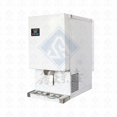 Produceren van 22 * 22 * 22 mm kubus ijs met onze commerciële ijsmachine 430x520x800 Grootte