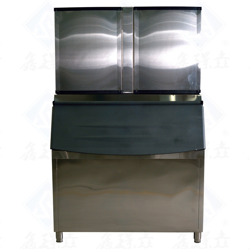 Automatische ijsmachine met ijsblokjes in de vorm van ijsblokjes en een capaciteit van 450 kg