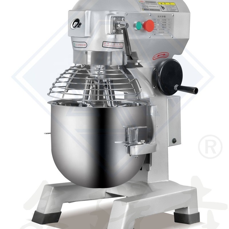 Industriële kookmixer met een schaal van roestvrij staal en een aanhangsel voor een pasta-machine